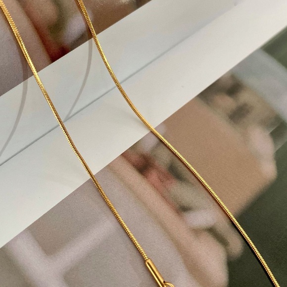 Gold plated snake chain necklace - Picture 3 of 6